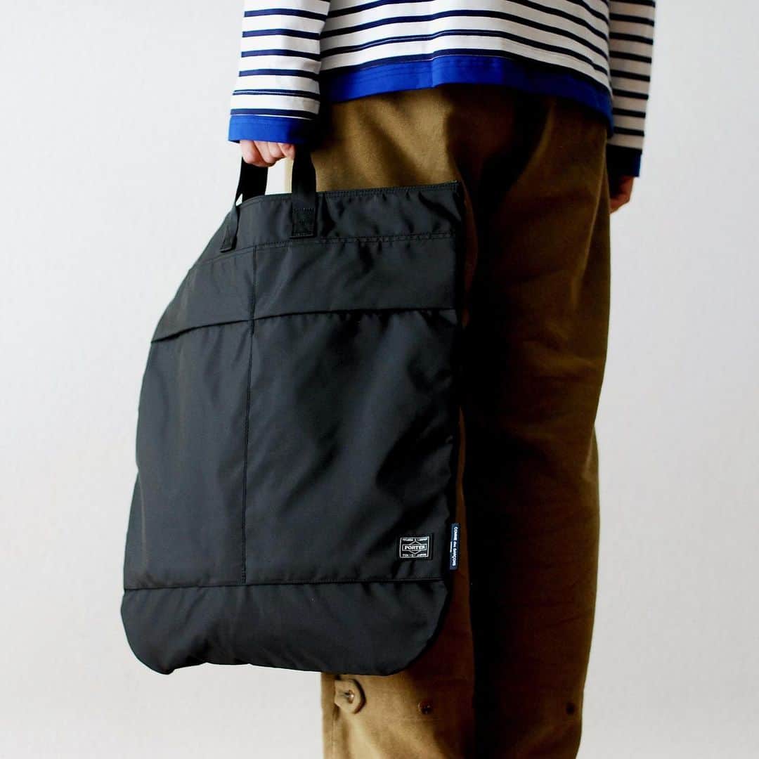 のインスタグラム：「_［limited］ COMME des GARCONS HOMME / コム デ ギャルソン・オム "HELMET BAG" ¥35,200- _ COMME des GARCONS HOMME の購入をご希望の場合は、 オンラインストアDigitalMountainの購入希望の商品ページからメールでご連絡下さい。 お電話でのお問い合わせもご対応させていただきます。 _ 〈online store / @digital_mountain〉 https://www.digital-mountain.net/shopbrand/cdg/ _ 【オンラインストア#DigitalMountain へのご注文】 *24時間受付 *15時までのご注文で即日発送 *1万円以上ご購入で送料無料 tel：084-973-8204 _ We can send your order overseas. Accepted payment method is by PayPal or credit card only. (AMEX is not accepted)  Ordering procedure details can be found here. >>http://www.digital-mountain.net/html/page56.html _ #COMMEdesGARCONS #コムデギャルソン #COMMEdesGARCONSHOMME #コムデギャルソンオム _ 本店：#WonderMountain  blog>> http://wm.digital-mountain.info _ 〒720-0044  広島県福山市笠岡町4-18  JR 「#福山駅」より徒歩10分 #ワンダーマウンテン #japan #hiroshima #福山 #福山市 #尾道 #倉敷 #鞆の浦 近く _ 系列店：@hacbywondermountain _」