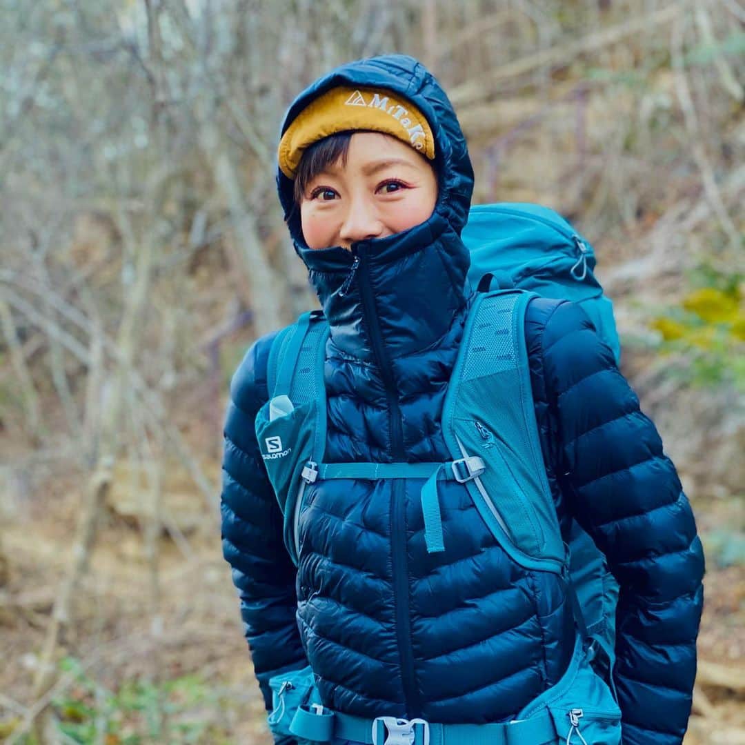 のインスタグラム：「引き続き山にいます⛰  やっぱりアウトドアは最高です☺️  気温の変化は激しいですが、 天気にも恵まれかなりイイ感じ☀️☀️☀️  情報解禁を楽しみにお待ち下さいませ㊗️  皆様に見ていただける日を楽しみに🥰  #in #山 #mountain #Love #outdoor #アウトドア #素敵なロケ #嬉しい #感謝 #ありがとう #登山 #ザック #シューズ #ダウン #サロモン #salomon #大自然 #空気 #美味しい #power #charge #チャージ #元気 #clear #⛰ #🗻 #🏔 #👟 #☀️ #❤️」