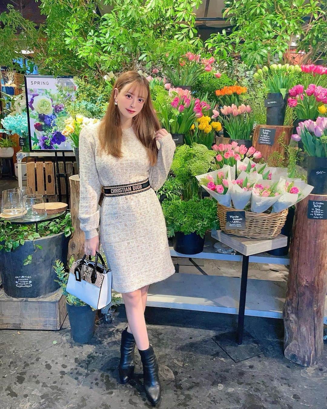 蘭子のインスタグラム：「この間のコーデ👗💞 上品なニットワンピでした✨ . Op: @emiriawiz_official  Belt: @dior  Shoes: @maisonvalentino  Bag: @louisvuitton  . . . . . #エミリアウィズ#emiriawiz  #青山フラワーマーケット#青山フラワーマーケットティーハウス#表参道カフェ#表参道のカフェ巡り#表参道グルメ#表参道ランチ #東京カフェ#新宿#恵比寿カフェ#銀座ランチ#今日のコーデ#代官山カフェ#渋谷カフェ #女子会コーデ#おしゃれさんと繋がりたい#おしゃれな人と繋がりたい#カフェ巡り#カフェ好きな人と繋がりたい#カフェ部#フォトジェニックスイーツ#フォトジェニックスポット#アフタヌーンティー#アフタヌーンティー巡り#カメラ部#グルメ#グルメ部#グルメ好きな人と繋がりたい#映えスポット」