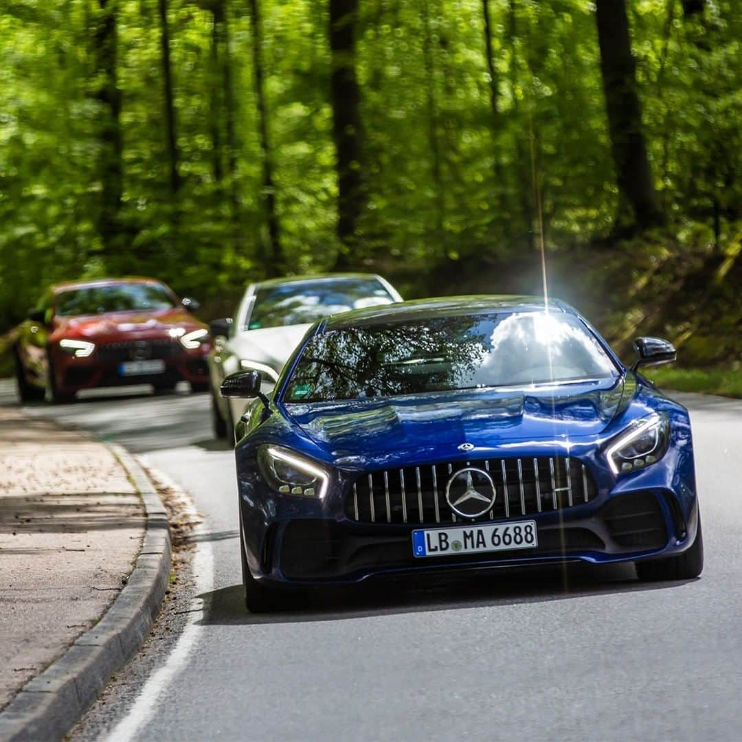 Mercedes AMGさんのインスタグラム写真 - (Mercedes AMGInstagram)「From the #MercedesAMG factory in Affalterbach to the heart of the Tyrolian mountains. Take a spin in the latest AMG models on our AMG Explorer tour "Cruise to Kitzbühel" and enjoy the peaks of comfort and supreme performance.   The #AMGExplorer program is now open for booking. Reserve your seat today! amg4.me/AMGExperiences3_ig  All services are provided by AMG Experiences GmbH.  #DrivingPerformance #AMGexperiences #WorldsFastestFamily」2月22日 18時00分 - mercedesamg