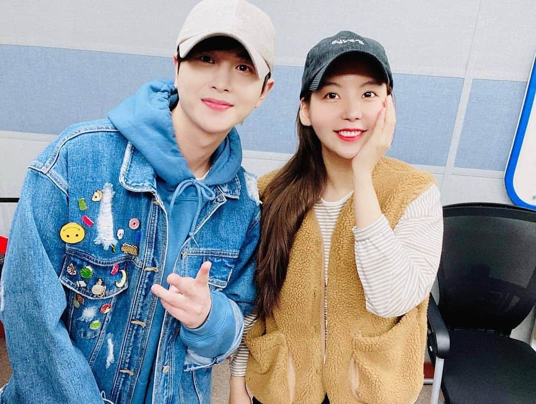 ハ・ミンウ（ミヌ）のインスタグラム：「매주 월요일 19시 건빵과별사탕  국방FM 96.7MHz 많이 사랑해주세요 !! #건빵과별사탕 #국방FM #라디오 #레이나님」