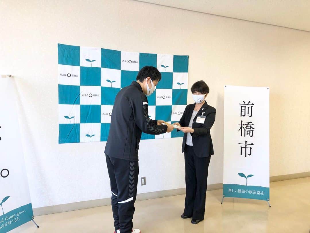 群馬クレインサンダーズさんのインスタグラム写真 - (群馬クレインサンダーズInstagram)「本日チームを代表して古牧選手が、前橋市保健所に「前橋市コラボチャリティマスク」の売上金の一部を寄付をしてまいりました！  本企画に賛同してくださった皆様、誠にありがとうございます。 寄付金は前橋市のコロナ対策における備品の購入の一部などに充てられるとのことです！  https://g-crane-thunders.jp/news/detail/id=14532  #マエバシプライド #前橋市」2月22日 18時07分 - gunmacrane3ders