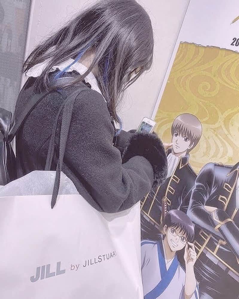 加藤咲希のインスタグラム：「おたくしてるかとうさんです(⚭-⚭ ) . 実はiPhoneがぶっ壊れたので、パパが昔使ってたAndroidからログインしてるんですよ､､( ´･ω･`) しばらく浮上率下がると思いますが生きてますので何卒😭😭 . . #加藤咲希 #かとぅ #かとっこ🐱🌸 #量産型ヲタク #量産型コーデ #量産型 #量産型ヲタクになりきれないヲタク #量産型になりきれないヲタク #量産型女子 #量産型オタク #地雷 #地雷系 #地雷女 #地雷女子 #沖田総悟 #銀魂 #04line #05line #05 #女子高生 #jk #jk1 #fjk #派手髪 #派手髪女子 #黒髪 #青髪 #インナーカラー #エクステ」