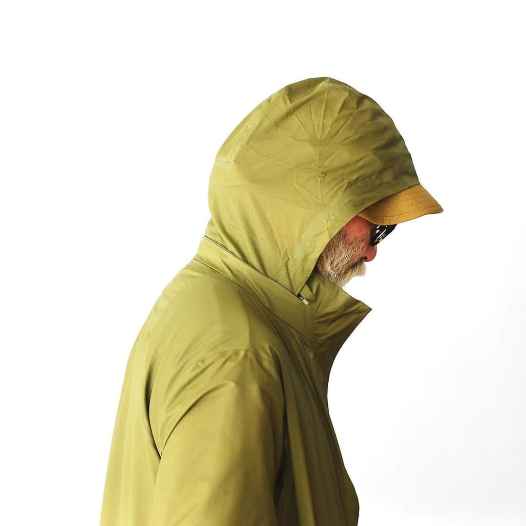 のインスタグラム：「［#21SS］ ARC'TERYX VEILANCE / アークテリクス ヴェイランス "Demlo SL Coat" ￥49,500- _ 〈online store / @digital_mountain〉 https://www.digital-mountain.net/shopdetail/000000013228/ _ 【オンラインストア#DigitalMountain へのご注文】 *24時間受付  * 1万円以上ご購入で送料無料 tel：084-973-8204 _ We can send your order overseas. Accepted payment method is by PayPal or credit card only. (AMEX is not accepted)  Ordering procedure details can be found here. >>http://www.digital-mountain.net/html/page56.html  _ #ARCTERYXVEILANCE #ARCTERYX #VEILANCE #アークテリクスヴェイランス #アークテリクス #ヴェイランス _ 本店：#WonderMountain  blog>> http://wm.digital-mountain.info _ 〒720-0044  広島県福山市笠岡町4-18  JR 「#福山駅」より徒歩10分 #ワンダーマウンテン #japan #hiroshima #福山 #福山市 #尾道 #倉敷 #鞆の浦 近く _ 系列店：@hacbywondermountain _」