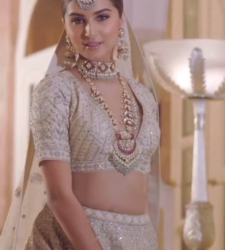 Indianstreetfashionのインスタグラム：「Lusting over these hazoorilal jewellery like so bad .. and Tara Sutaria is playing the perfect muse in this to die for ivory Lehnega 😍 #indianstreetfashion @indianstreetfashion #indianwedding #weddings #weddingsupplier #wedding #weddingsofinstagram #instawedding  #bridesofindia #bridesofinstagram #indianbridaloutfit #bridaloutfit #weddinglook  #bridestyle #weddingtrend #jewellery #weddinginspo #weddingplanner #weddingblogger #destinationwedding #weddingchoreography #couture #weddingjewellery #weddingshopping #weddingseason #indiandesigner @tarasutaria | @hazoorilallegacy」