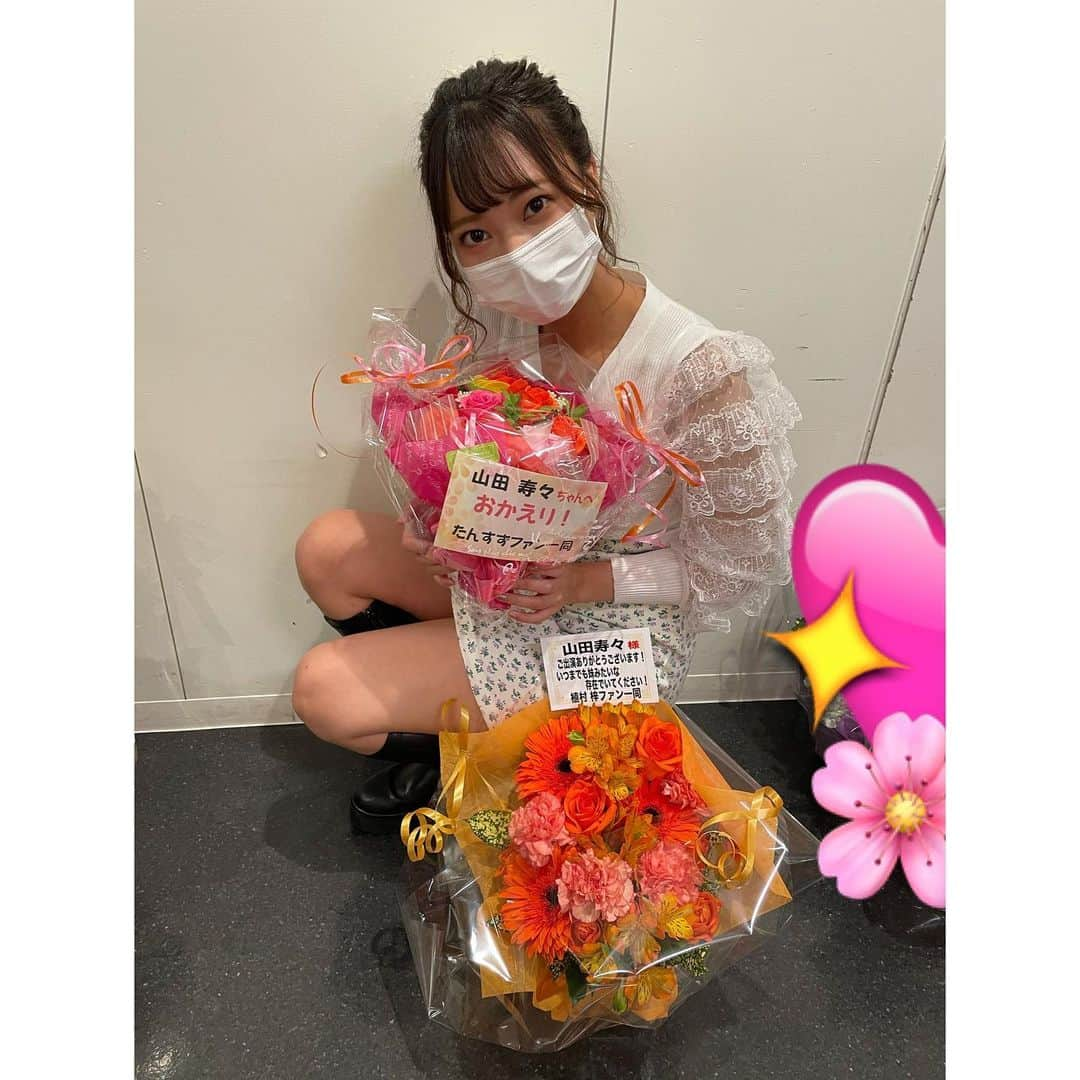 山田寿々さんのインスタグラム写真 - (山田寿々Instagram)「﻿ ﻿ 昨日あずちゃん生誕祭イベントお邪魔させて頂きました🎂💖﻿ ﻿ あずちゃんと久しぶりに会えて、﻿ 一緒にパフォーマンスも出来て嬉しかったです＾＾﻿ 改めて、お誕生日おめでとうございます😊﻿ ﻿ ファンの皆さん特典回もありがとうございました🥺﻿ お初チェキでした🥺﻿ いーーーーっぱいお話できて嬉しかったな☺️！！﻿ プレゼントも沢山ありがとうございます❤️❤️﻿ 大事にする〜！！！！﻿ ﻿ mignonの皆さんお疲れ様でした🐰﻿ 4枚目柚衣ちゃんと撮った✌️仲良くなった＾＾﻿ ﻿ またライブ観に行きたいな〜🥺❤️﻿ ﻿ それから、ファンの皆さんにもまたすぐ会えますように！﻿ ﻿」2月22日 18時20分 - suzu48_tan_1211