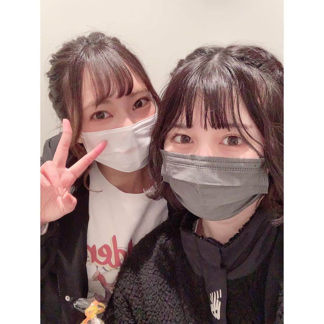 山田寿々さんのインスタグラム写真 - (山田寿々Instagram)「﻿ ﻿ 昨日あずちゃん生誕祭イベントお邪魔させて頂きました🎂💖﻿ ﻿ あずちゃんと久しぶりに会えて、﻿ 一緒にパフォーマンスも出来て嬉しかったです＾＾﻿ 改めて、お誕生日おめでとうございます😊﻿ ﻿ ファンの皆さん特典回もありがとうございました🥺﻿ お初チェキでした🥺﻿ いーーーーっぱいお話できて嬉しかったな☺️！！﻿ プレゼントも沢山ありがとうございます❤️❤️﻿ 大事にする〜！！！！﻿ ﻿ mignonの皆さんお疲れ様でした🐰﻿ 4枚目柚衣ちゃんと撮った✌️仲良くなった＾＾﻿ ﻿ またライブ観に行きたいな〜🥺❤️﻿ ﻿ それから、ファンの皆さんにもまたすぐ会えますように！﻿ ﻿」2月22日 18時20分 - suzu48_tan_1211