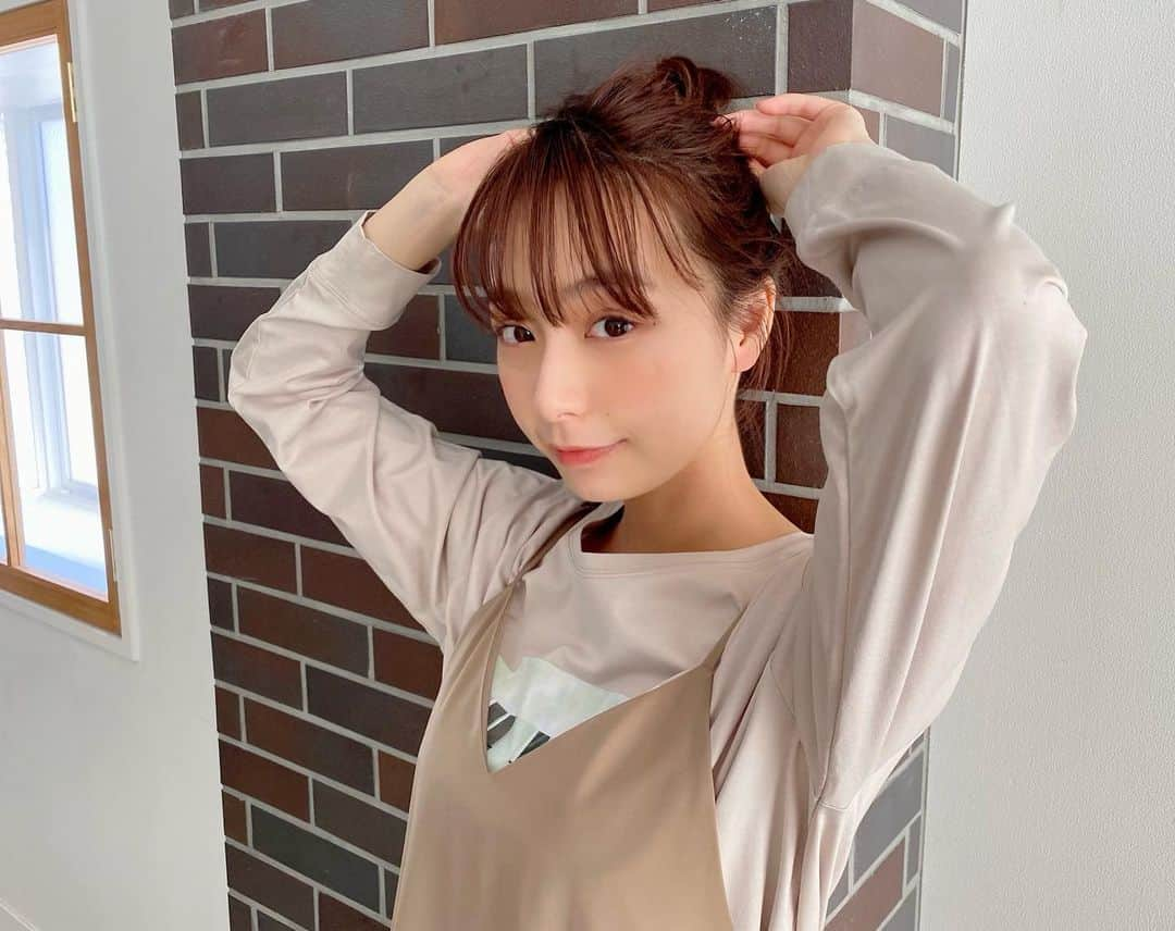 宇垣美里マネージャーさんのインスタグラム写真 - (宇垣美里マネージャーInstagram)「こんばんは🌙  日テレ「坂上忍の勝たせてあげたいTV」の新アシスタントを務めさせていただきます🤲 明日15:55〜の放送をお見逃しなく！！  同じく明日、18:00〜TBSラジオ「アフター6ジャンクション」 24:00〜BS日テレ「あの子は漫画を読まない。」 こちらもぜひご覧ください◎  今回のオフショットは発売中のsteady.3月号と美的4月号のものです⭐️ 美的ではすぐにでもマネしたいプチプラコスメをご紹介していますよ🌼  #宇垣美里 #ugakimisato  #日テレ #坂上忍の勝たせてあげたいTV #アフター6ジャンクション #あの子は漫画を読まない #steady #美的」2月22日 18時25分 - ugakimisato.mg