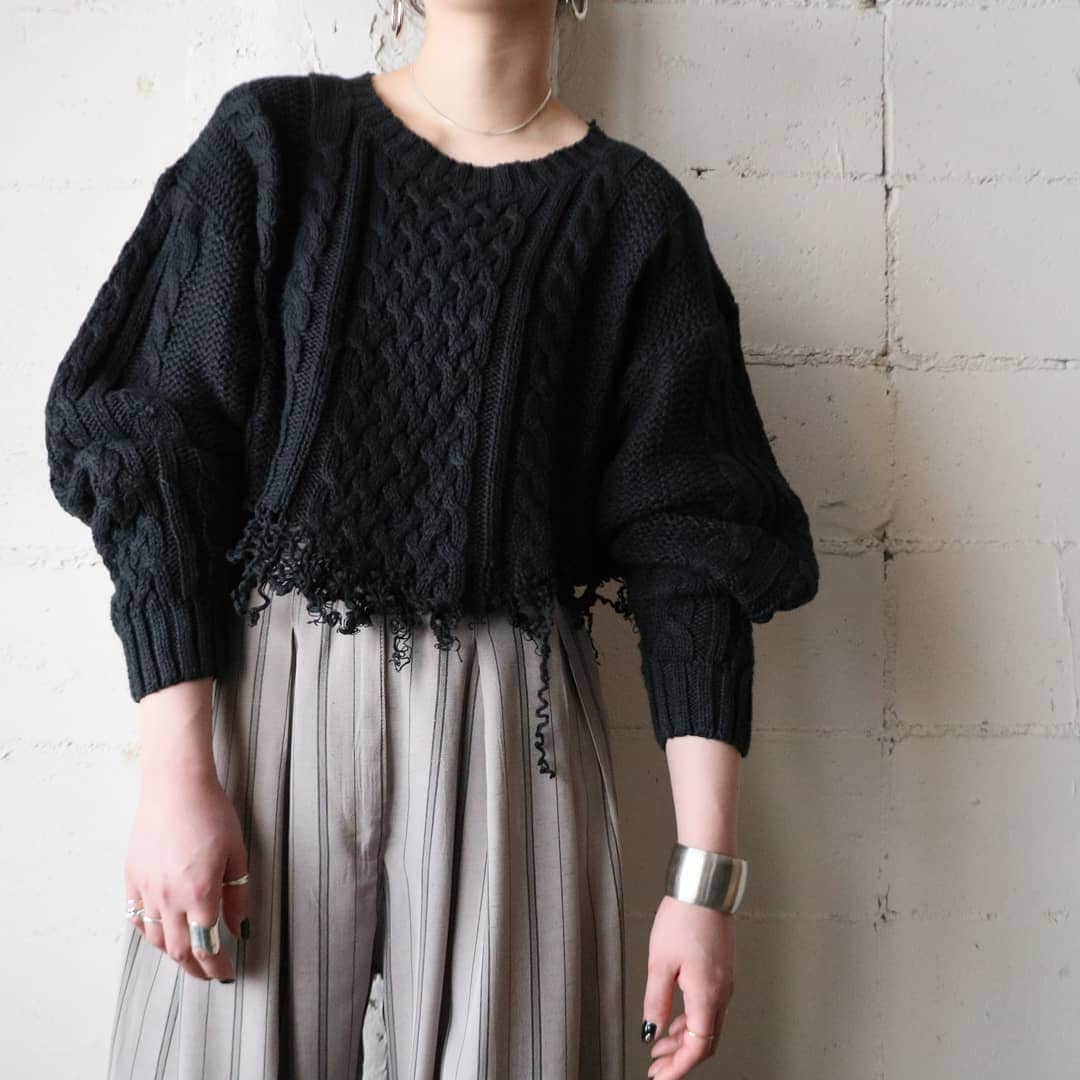 吉祥寺 古着屋 Orfeoのインスタグラム：「. Frayed Hem Fisherman Knit  #orfeo #kichijoji #tokyo #vintage #used #fashion #coordinate #outfit . . .  お問い合わせはインスタグラムのプロフィール掲載のメールアドレスにお願いいたします。コメント、DMでのお問い合わせは受け付けておりませんのでご了承ください。 ONLINE SHOPの商品も店頭にてご購入頂けます。気になる商品がございましたらスタッフにお声掛けください。 . 新型コロナウィルス感染症予防対策を徹底して営業しております。 ご来店の際はマスク着用、手指消毒にご協力ください。」