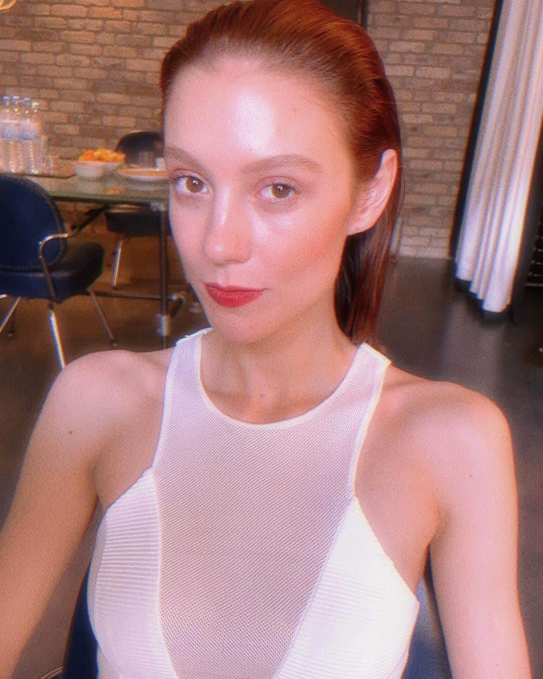 NINA PARKのインスタグラム：「Belgium bud 🌿 @jiilsa _________________________________________ On set #Photographer @floriansommet || #Styling @janasommet」