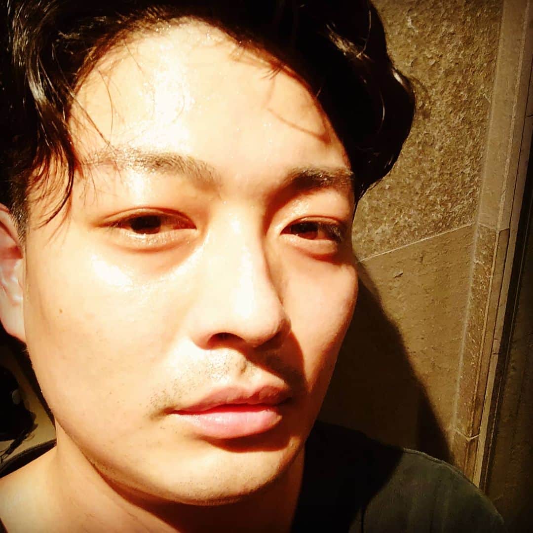中村昌也のインスタグラム：「かなり汗かいてます。。マグマルーム癒やしの時間😃＃オリーブスパ＃トレーニングの筋肉痛＃癒やし」