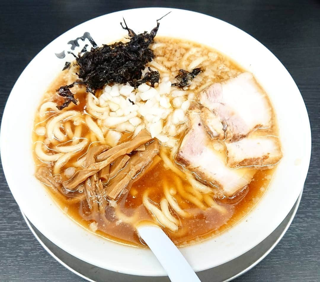 伊勢みずほさんのインスタグラム写真 - (伊勢みずほInstagram)「新潟五大ラーメンのひとつ👑 背脂ラーメン✴️ 今日は脂少なめでいただきました😋  皆さんは大脂？鬼脂？🍜✨  #らーめん潤 #燕三条らーめん潤 #背脂ラーメン #背脂 #燕三条 #新潟五大ラーメン #背脂少なめ #新潟ラーメン #新潟ラーメン部 #麺活 #麺スタグラマー #麺すたぐらむ #麺スタグラム #ラーメン食べ歩き #ラーメンランキング #ラーメン女子 #ラーメンインスタグラマー #ラーメンランキング #伊勢みずほ #niigata #ramen #japaneseramen」2月22日 18時48分 - isemizuhoo