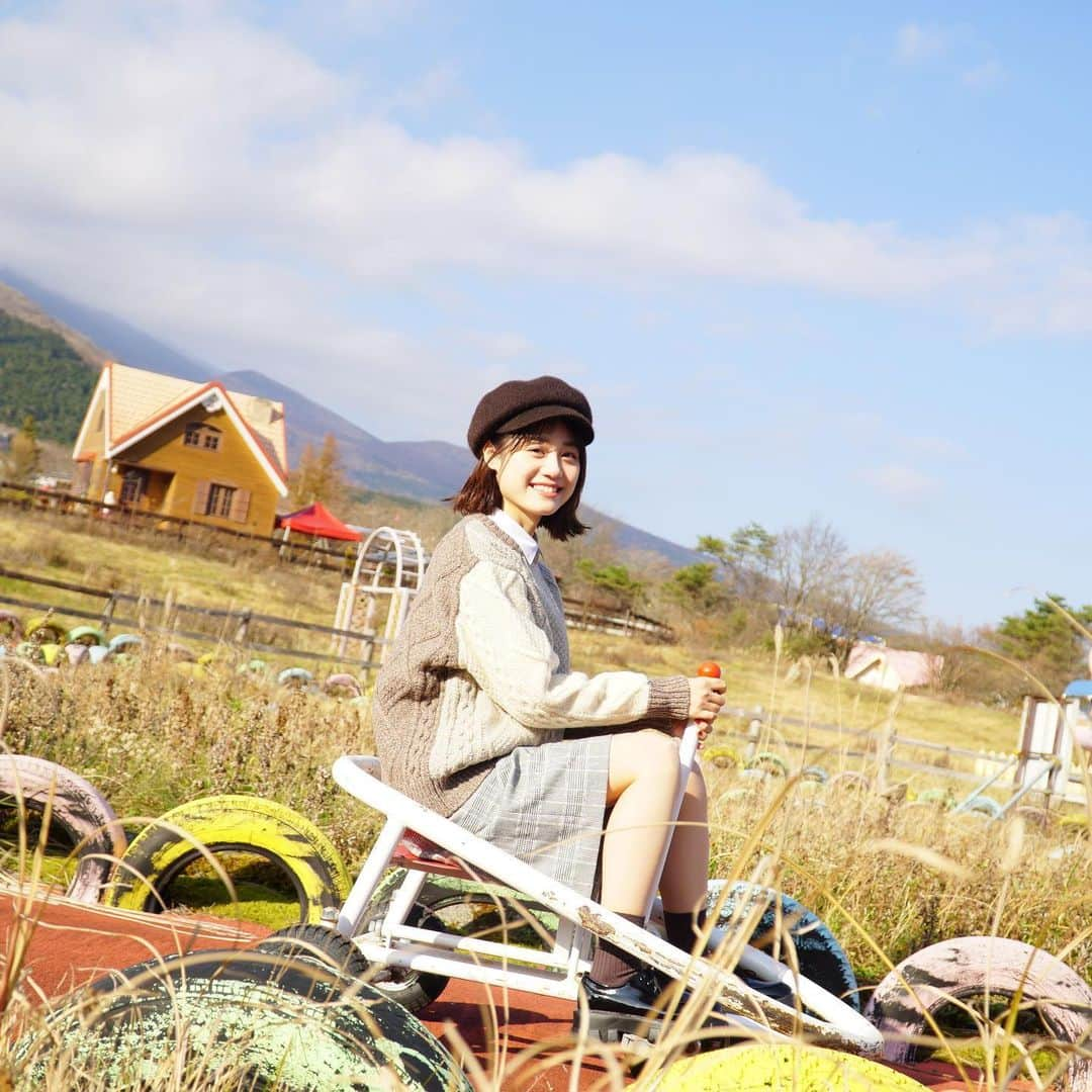 伊藤美来さんのインスタグラム写真 - (伊藤美来Instagram)「フォトブック『みっくのえほん』が本日発売になりました！ 連載のまとめはもちろんですが、撮り下ろしも満載の一冊になっています！ 美来ちゃんと一緒に絵本の世界に浸ってくださいね。  今回は撮り下ろし撮影時のオフショットをお届けです！  #伊藤美来 #声優グランプリ #みっくのえほん #フォトブック #NC龍神」2月22日 18時52分 - itomiku_official