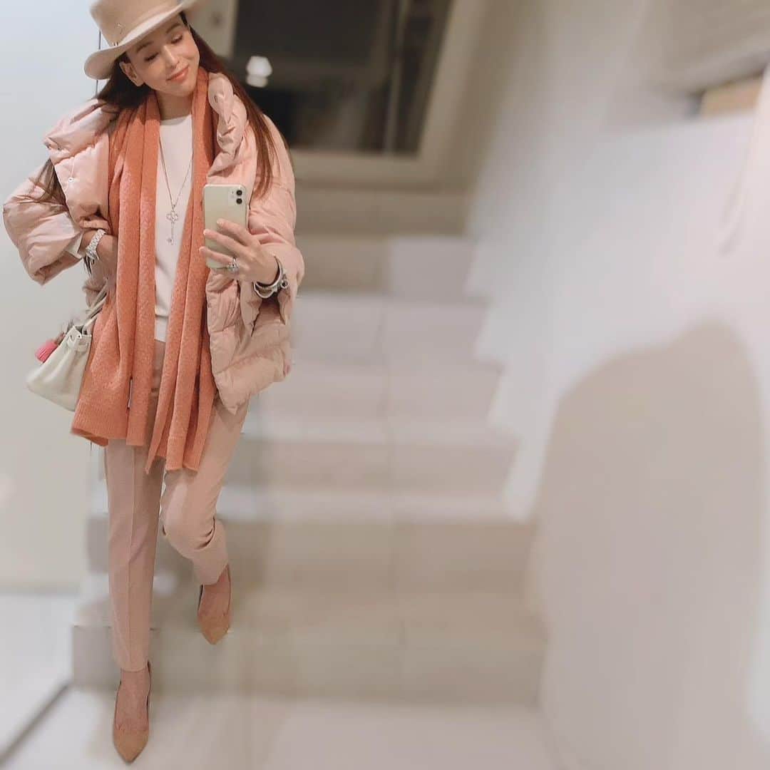 麻美さんのインスタグラム写真 - (麻美Instagram)「暖かいと淡いピンクが 着たくなる🌸 ． #fashion  #ootd #theory #ca4la #Hermès」2月22日 18時53分 - mami0s