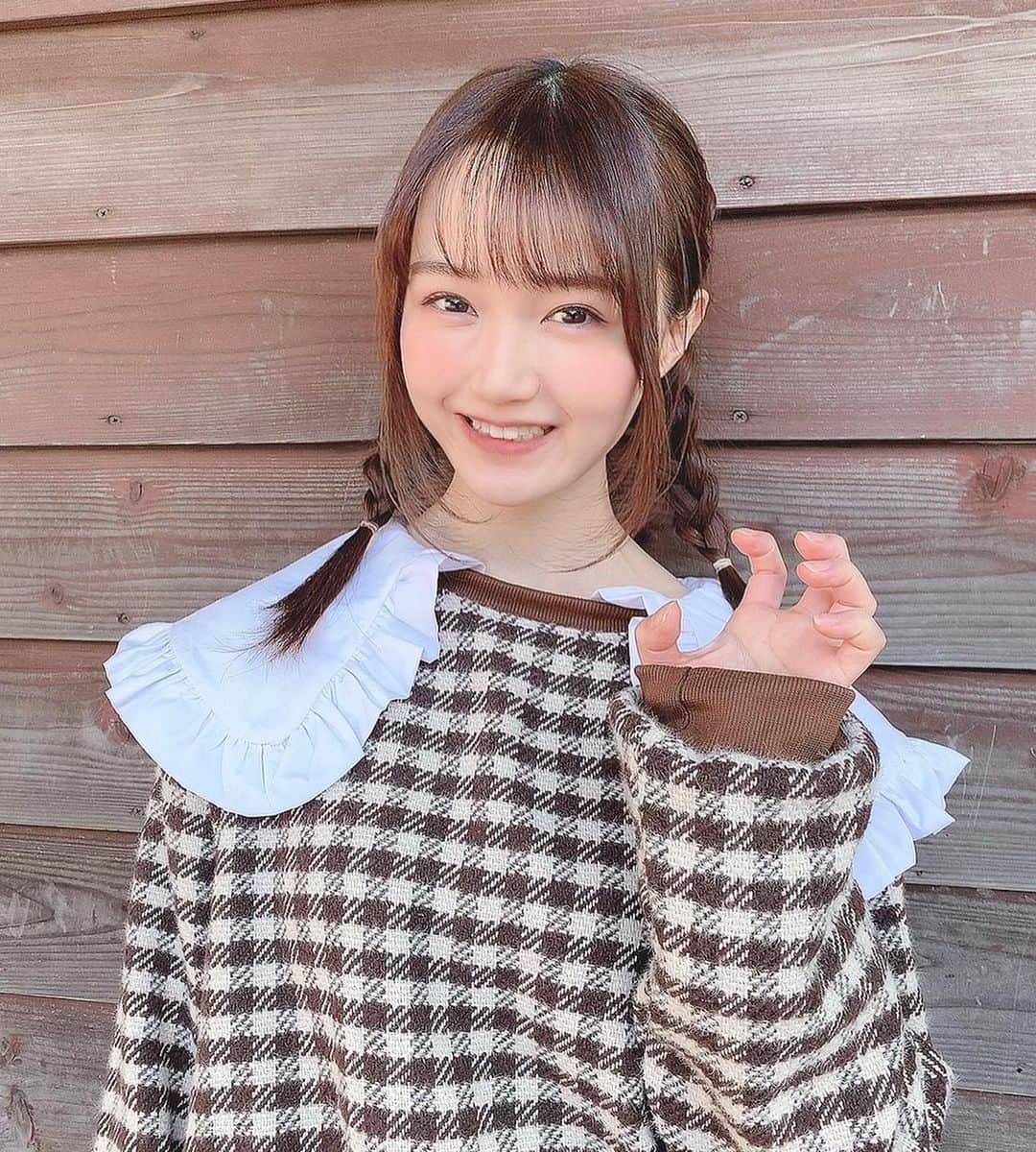 尾崎由香のインスタグラム：「久しぶりの。　#今日のゆか服  #ギンガムニット　→ #tiam  #ootd #ファッション　#コーディネート　#150cmコーデ　#低身長コーデ　#三つ編み」