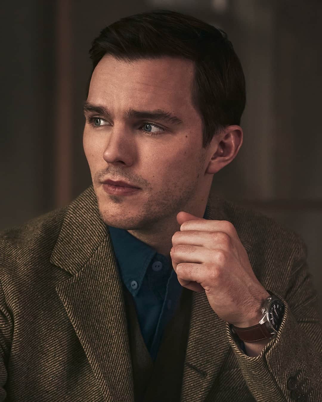 ジャガールクルトのインスタグラム：「The act of tracking elapsed time. #JLCPolaris _ Polaris Automatic  Friend of the Maison Nicholas Hoult @nicholashoult _ An elegant yet sporty watch that can do it all, one that keeps up with his active pace: the Polaris Automatic, sported by Friend of the Maison and Actor Nicholas Hoult @nicholashoult.  _ #JaegerLeCoultre #NicholasHoult #JLCPolaris #积家北宸  #AutomaticWatch #Elegance #Watchmaking  #HomeofFineWatchmaking #SwissWatch  #积家」