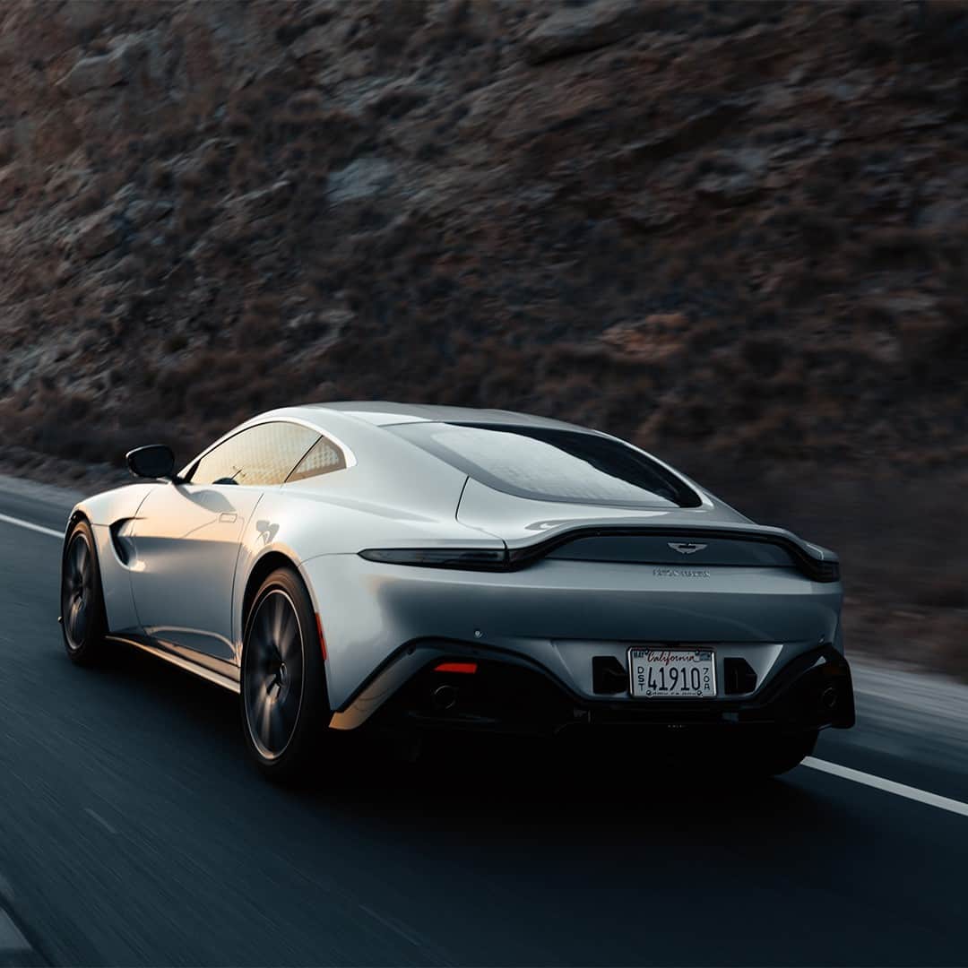 アストンマーチンのインスタグラム：「Vantage stuns from every angle. It’s unmistakably Aston Martin.  📸 @moliverallen  #AstonMartin #Vantage」