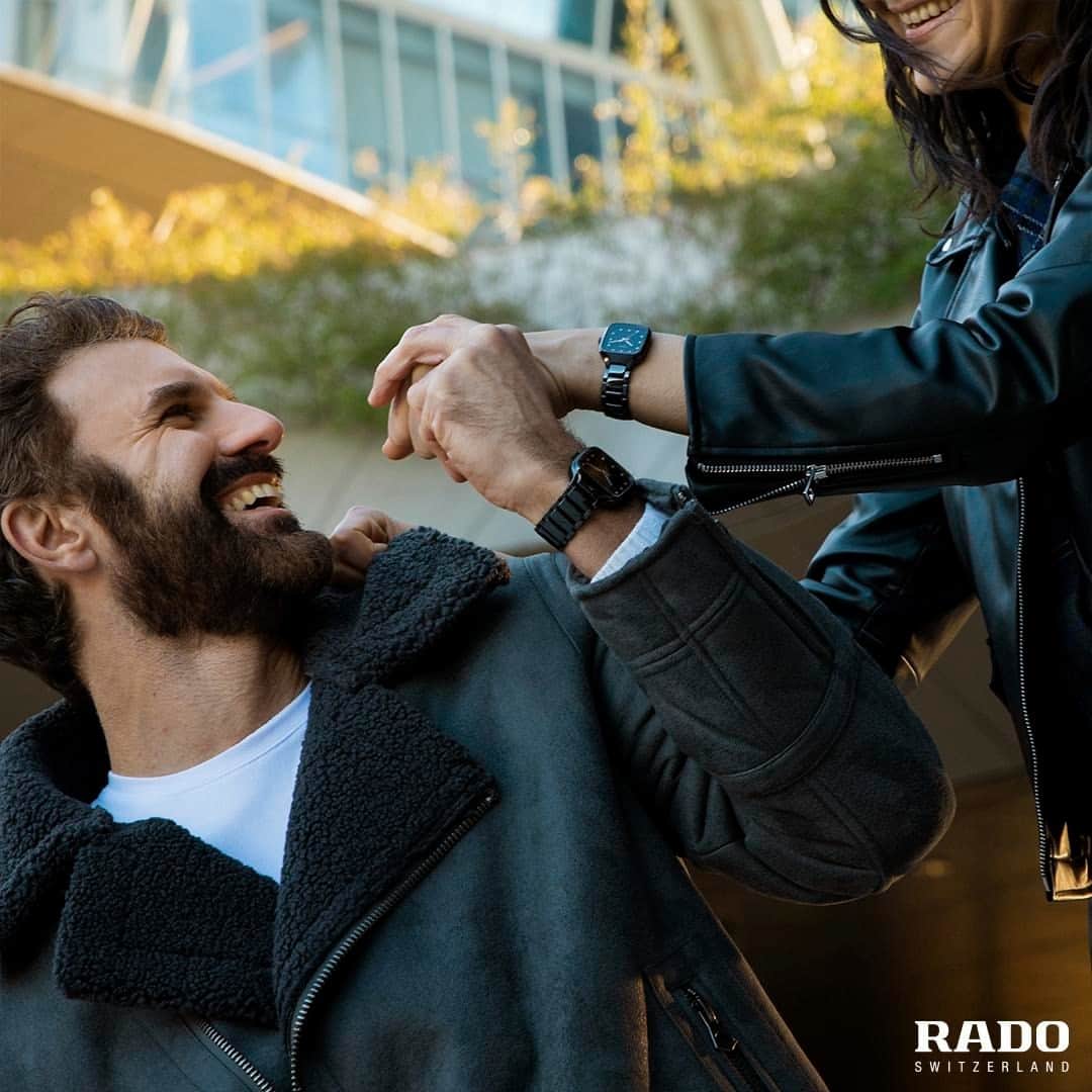 ラドーのインスタグラム：「Don’t ever let go of what’s important to you. Keep it close and protected. #RadoTrueSquare #Feelit」