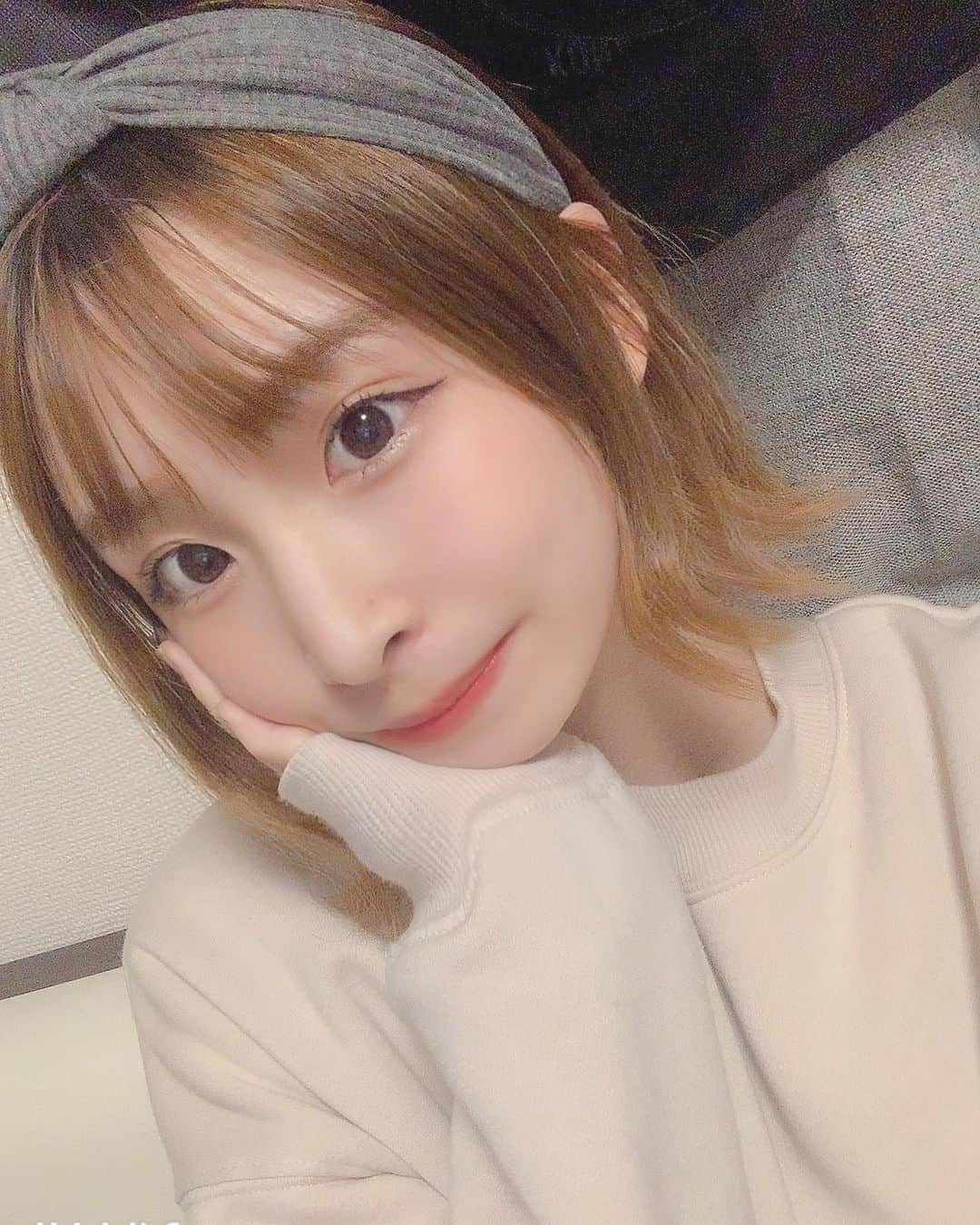 橋野彩葉さんのインスタグラム写真 - (橋野彩葉Instagram)「これヘアバンドじゃなくてカチューシャなの！！！ 6つ入りで1300円て安くない！？！？笑 思わず買ってしまった。 ちなみにこれAmazon…。  #カチューシャ #amazon #安い」2月22日 19時00分 - iroha_0521_