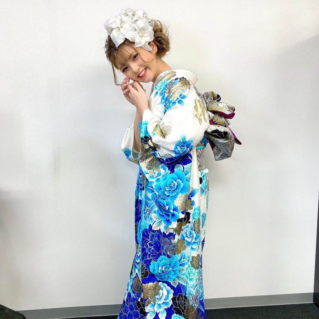 岩永由里奈のインスタグラム：「前のドレスのやつはこの振袖を使ったよ🗳🪣🧼」