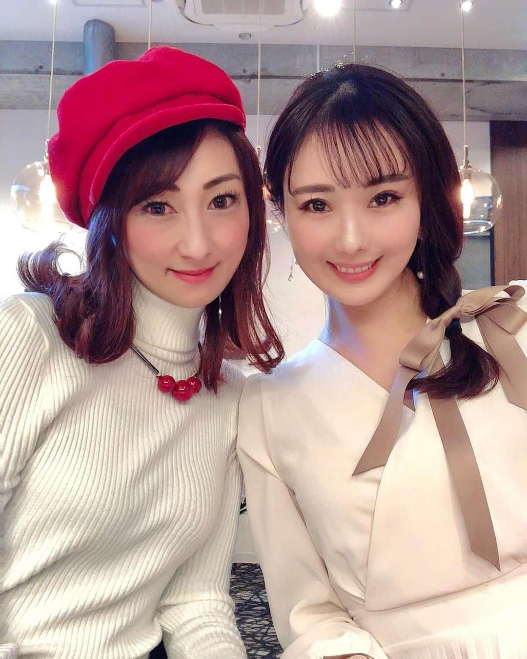 彩耶さんのインスタグラム写真 - (彩耶Instagram)「⭐︎⭐︎⭐︎ #𝙇𝙪𝙣𝙘𝙝 🥂✨ ・ ・ グルメなまぁちゃん @m.s.felice オススメの 本町にある𝐹𝑟𝑒𝑛𝑐ℎ 🇫🇷 𝐿𝑂𝑈𝐼𝑆𝐸 " ルイーズ " ・ ・ 外観からとってもお洒落で素敵なお店〜😌✨ 美しい木目のカウンターで頂くお料理はどれも本当に美味しかったです💕 ・ ・ まぁちゃんともゆっくりといろんなお話ができて、とっても楽しかったよ😉💕 ・ #いつもありがとうね♡ 𝐵𝑖𝑟𝑡ℎ𝑑𝑎𝑦 𝑃𝑟𝑒𝑠𝑒𝑛𝑡🎁も喜んでくれて良かった〜☺️ ・ ・ 次回は、𝐷𝑖𝑛𝑛𝑒𝑟 でも利用したいなぁって思える 美味しくて居心地の良い 素敵なお店でした🥂✨ ・ ・ ・ #lunch #本町 #大阪 #osaka  #ランチ #louise #ルイーズ #フレンチ #大阪グルメ #お誕生日おめでとう #お誕生日 #birthday #birthdaypresent #プレゼント #present #モデル #model #ウォーキング講師 #秘書 #インフルエンサー  #followme #フォローミー #beauty #お洒落さんと繋がりたい #ファッション #コーデ」2月22日 19時02分 - 3aya11