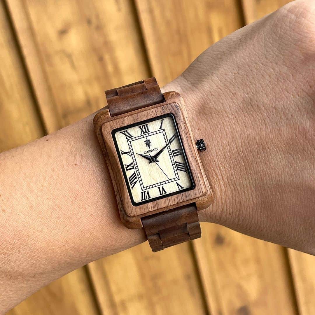 EINBAND -アインバンド-のインスタグラム：「新作スクエアウッドウォッチ『Licht リヒト』明日、2/23(火) 22:00〜発売開始です！  ※現在SOLD OUTとなっておりますが発売時刻になりましたらお買い求めいただけます。  #EINBAND #木製腕時計」