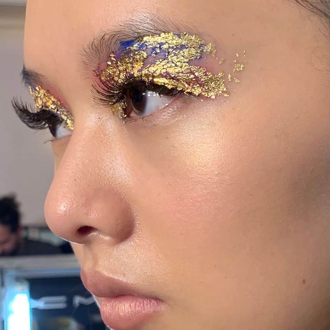 M·A·C Cosmetics UK & Irelandさんのインスタグラム写真 - (M·A·C Cosmetics UK & IrelandInstagram)「*INSPO INCOMING* Because this year is a lil’ different, our M·A·C Artists take a look back at their FAVE London Fashion Week moments🙌 #throwback Swipe to see: 🖤@isamayaffrench for @halpernstudio AW19 (chosen by @nishasirpal_makeup) 🖤@mirandajoyce for @richardquinn Richard Quinn SS20 (chosen by @dominic_mua) 🖤@thevalgarland for @garethpughstudio AW17 (chosen by @sharrynh1967) 🖤@mirandajoyce for @babbym AW20 (chosen by @mac_lewis_c) 🖤@mirandajoyce for @roksandailincic AW20 (chosen by @charlenewilliams_mua) 🖤@dominic_mua for @artschool_london AW20 (chosen by @bow.face) 🖤@terrybarberonbeauty for @gareth_wrighton SS20 🖤@daniel_s_makeup for @ashish AW20 (chosen by @mac_carlyutting)  ➡️Head to stories to see WHY they loved them!✨ #MACCosmeticsUK #MACCosmetics #LondonFashionWeek #MACLFW #LFW21 #LFW2021」2月22日 19時05分 - maccosmeticsuk