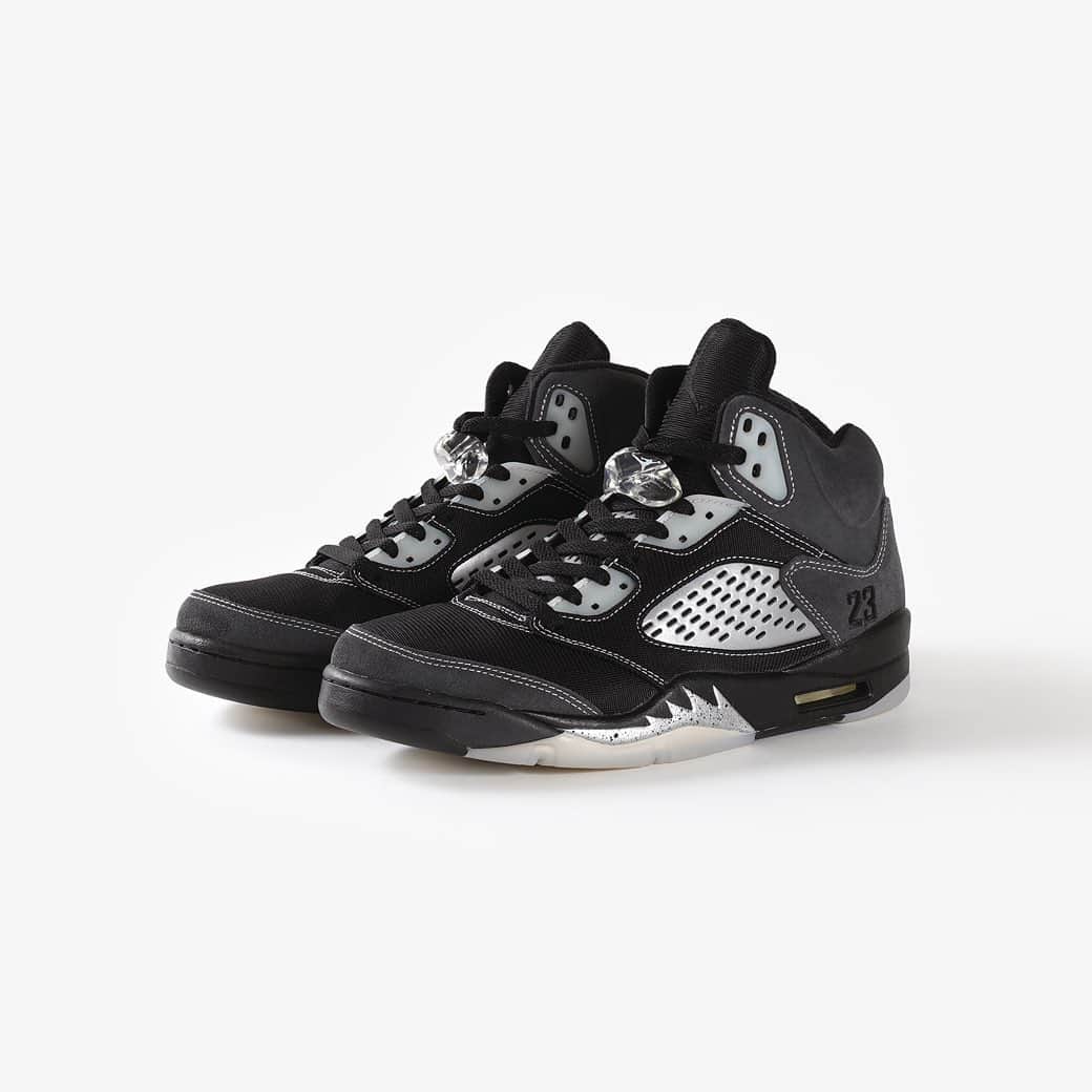 KICKS LAB. [ Tokyo/Japan ]のインスタグラム：「NIKE l "AIR JORDAN 5 RETRO" Anthracite/Black/Wolf Grey/Clear l Available in Store and Online Store. #KICKSLAB #キックスラボ」
