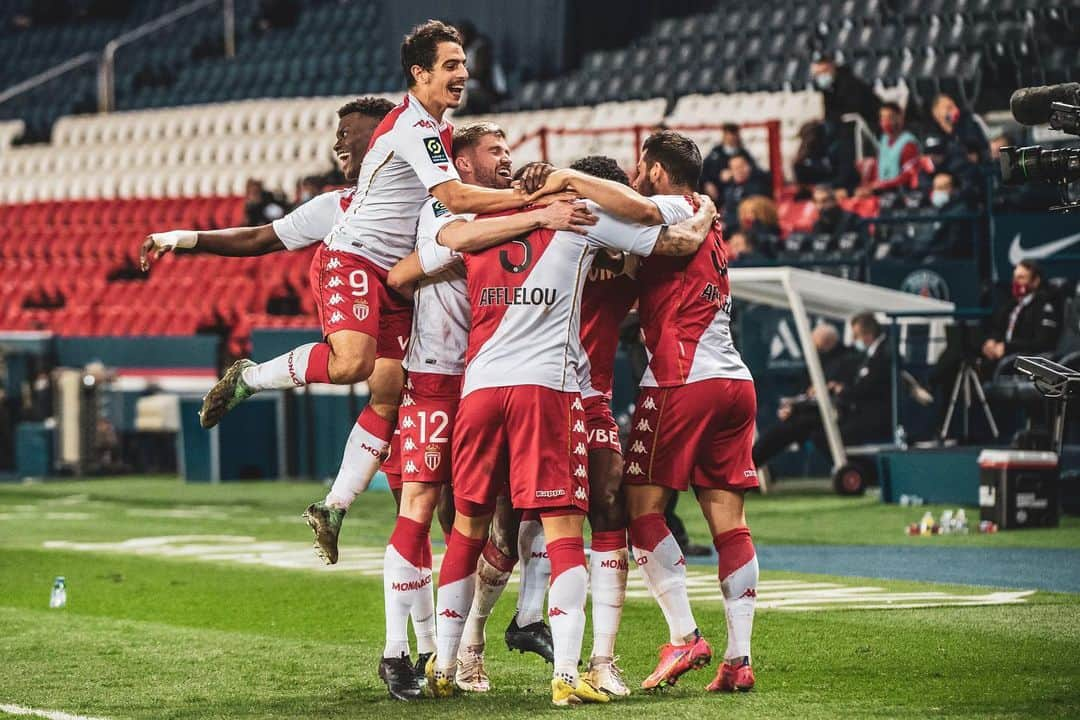 ステヴァン・ヨヴェティッチのインスタグラム：「#PSGASM 0-2 💪🏼⚪️🔴 @asmonaco @ligue1ubereats」