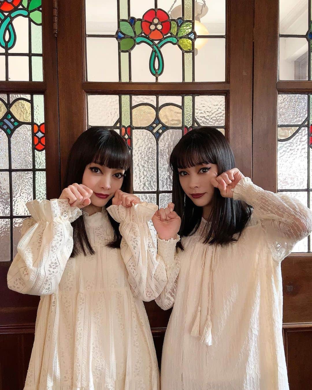 ＹＡＥ【MIO・YAE】のインスタグラム：「#猫の日 🐱 #MIOYAE#twins」