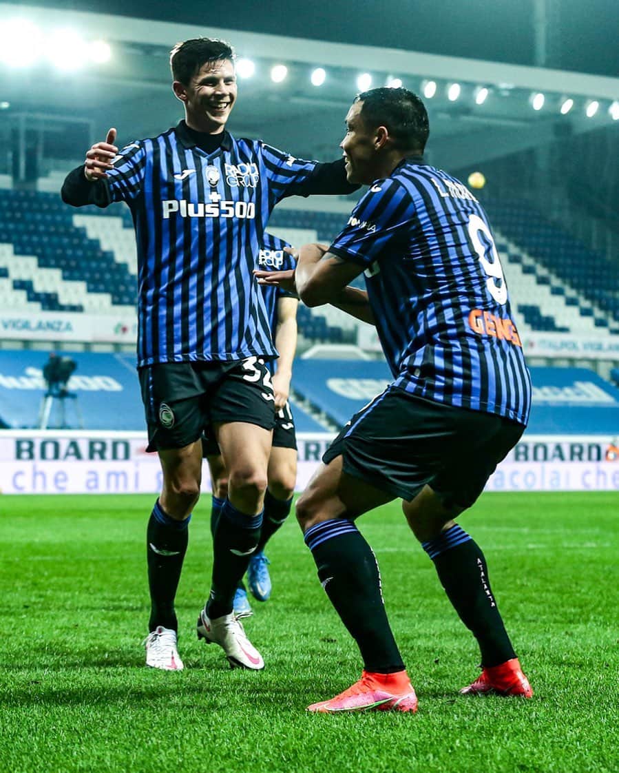 アタランタBCのインスタグラム：「La classica sveglia del lunedì mattina ⏰🕺🏽 Your classic Monday morning alarm 🎶😁 ⠀ #GoAtalantaGo ⚫️🔵 #Atalanta #BergAMO #ForzaAtalanta」
