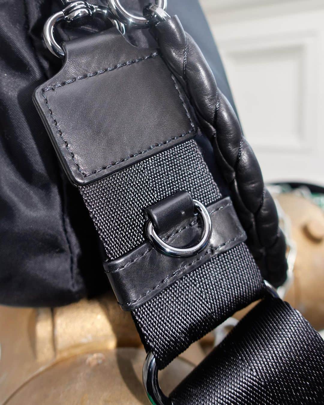 MZウォレスさんのインスタグラム写真 - (MZウォレスInstagram)「Chic, meet resilient. The Bowery Crossbody blends long-lasting Italian leather with durable hardware and our easy-to-clean REC Bedford material. The result? Enduring style that lasts. Swipe to reveal and tap to shop! #DesignedToDoMore」2月23日 6時08分 - mzwallacenyc