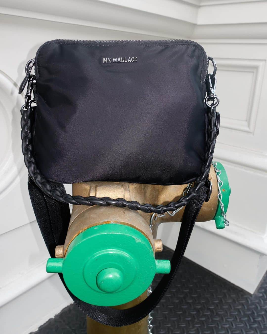 MZウォレスさんのインスタグラム写真 - (MZウォレスInstagram)「Chic, meet resilient. The Bowery Crossbody blends long-lasting Italian leather with durable hardware and our easy-to-clean REC Bedford material. The result? Enduring style that lasts. Swipe to reveal and tap to shop! #DesignedToDoMore」2月23日 6時08分 - mzwallacenyc