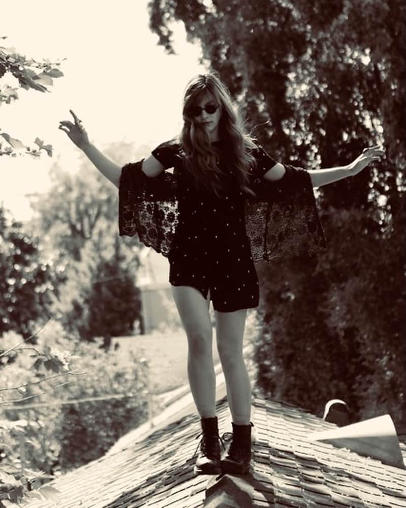 のインスタグラム：「the early years with/captured by @hannahgmarks ✨」