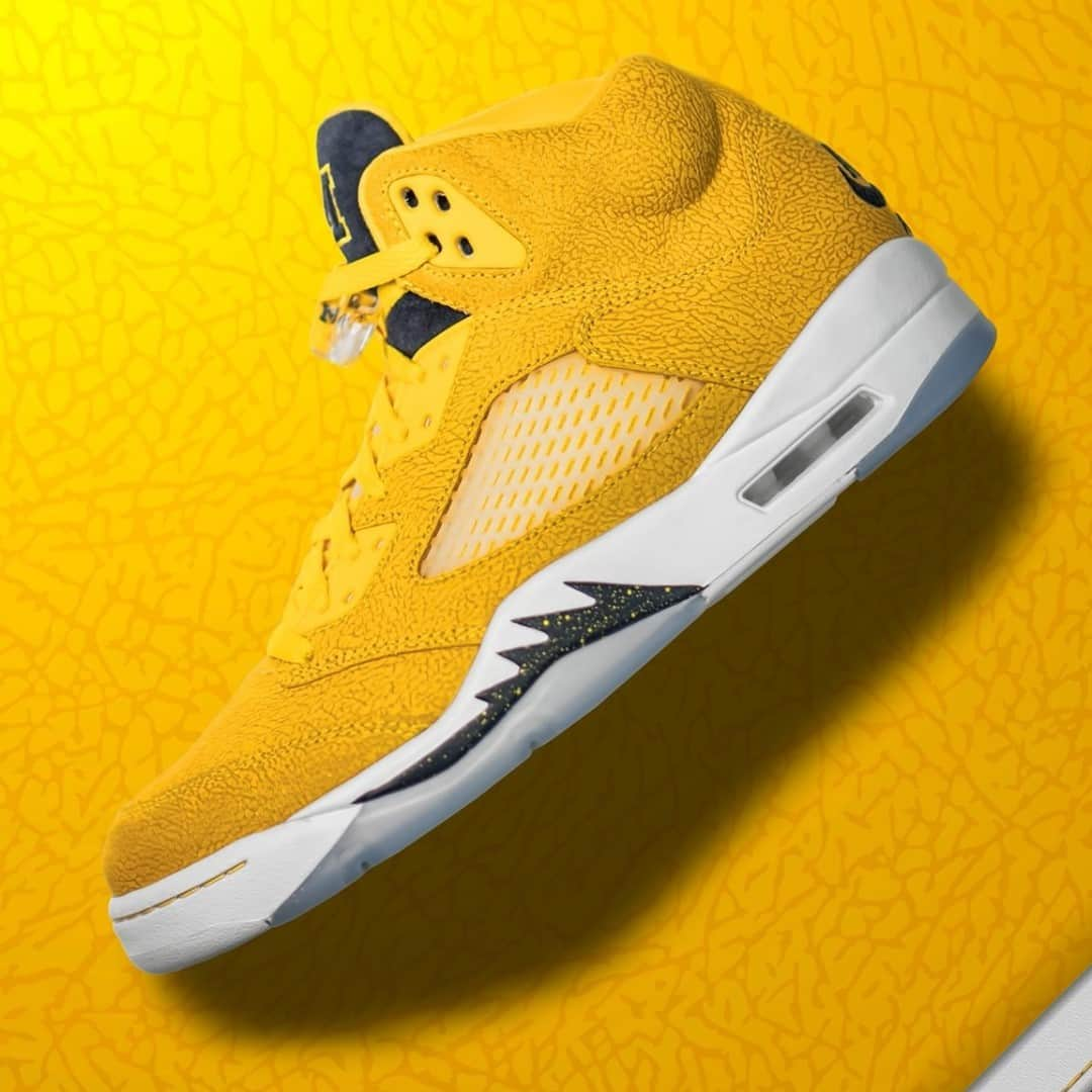 Sneaker News x Jordans Dailyさんのインスタグラム写真 - (Sneaker News x Jordans DailyInstagram)「Does Michigan have the best Air Jordan 5 PE? Answer below.⁠ ⁠ Link in bio for more details! #jordansdaily」2月23日 5時01分 - jordansdaily