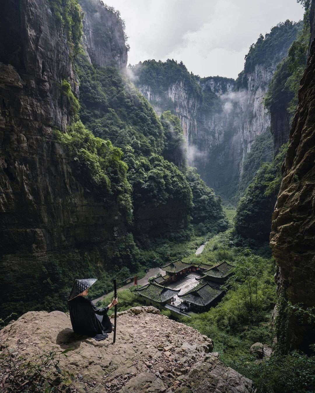 Discover Earthさんのインスタグラム写真 - (Discover EarthInstagram)「An ancient city,  hidden in a canyon.   Wulong becomes famous due to Michael Bay's hit movie – Transformers: Age of Extinction, which directly shows the majesty beauty of the Three Natural Bridges in Wulong. Besides the famous movie-site, other interesting nature objects are also in this area, like Furong Cave, Longshuixia Gap and Fairy Mountain.  🇨🇳 #discoverchina  with @yiran_ding  . . . .  #china  #beijing  #中国  #shanghai  #ghostcity  #fengdu  #pripyat  #abandoned  #love  #instagood  #ghosttown  #nature  #urbex  #abandonedplaces  #life  #photo  #travel  #art  #photography  #photooftheday  #follow  #instagram  #wulong #wulongkarst」2月23日 5時00分 - discoverearth