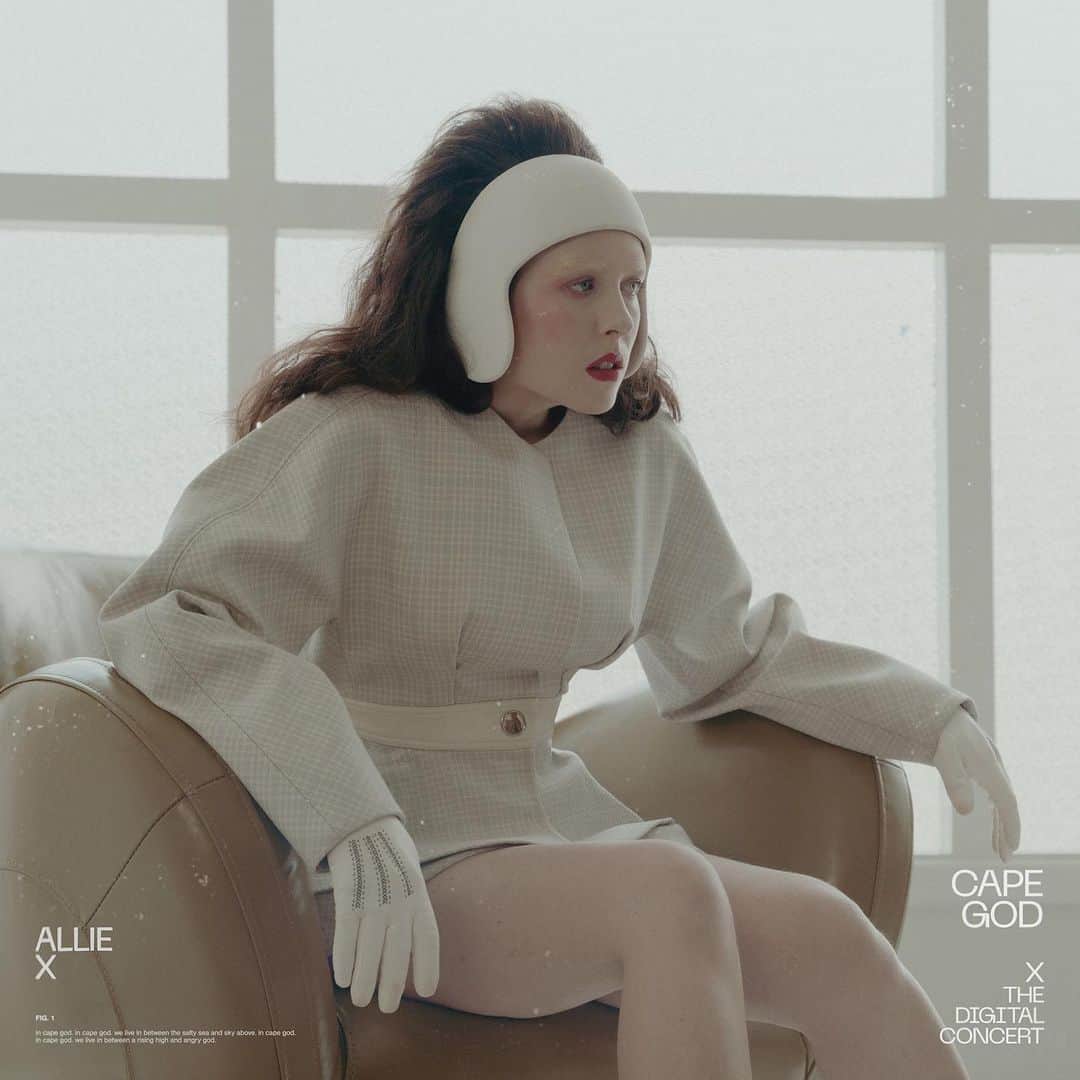 アリー・エックスのインスタグラム：「🍂 Cape God Digital Concert 🍂 (audio) is now available on all streaming platforms. Performances of Life of The Party and Love Me Wrong are up on @youtube 😘 links in stories」