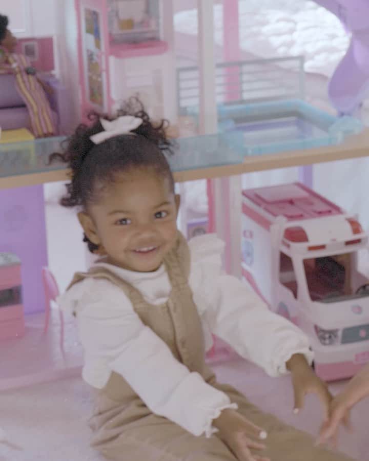 シャネル・イマンのインスタグラム：「Partnering with Barbie makes me proud as I am seeing diversity embraced by this campaign!  Seeing my little girls happy to play with dolls that look like them is empowering! @Barbie #Barbie #paidbarbiepartner」