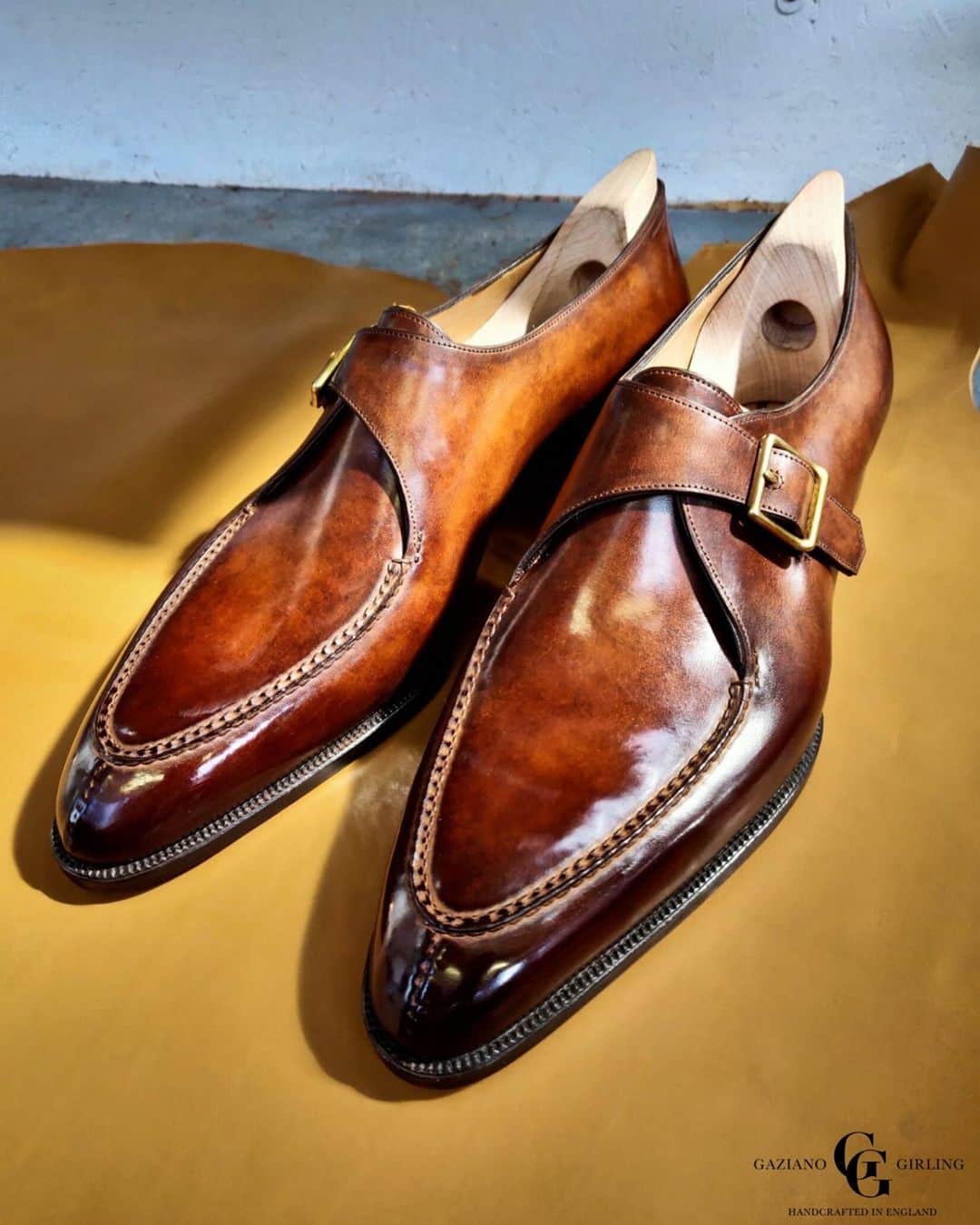 ガジアーノ&ガーリングのインスタグラム：「A Bespoke Savile In Smokey Canyon Patina Made From A Single Leather. #ggsavile . . . . . . . .  #menstyle #classicshoes #elegantshoes #handwelted #handmadeshoes #classicfootwear #stylish #shoemaker #mensfootwear #bespokemakers #fashion #brspokemakers #bespokeshoes #mensfashion #madeinengalnd  #mensshoes #menswear #shoesoftheday #shoestagram #shoestyle  #shoes」