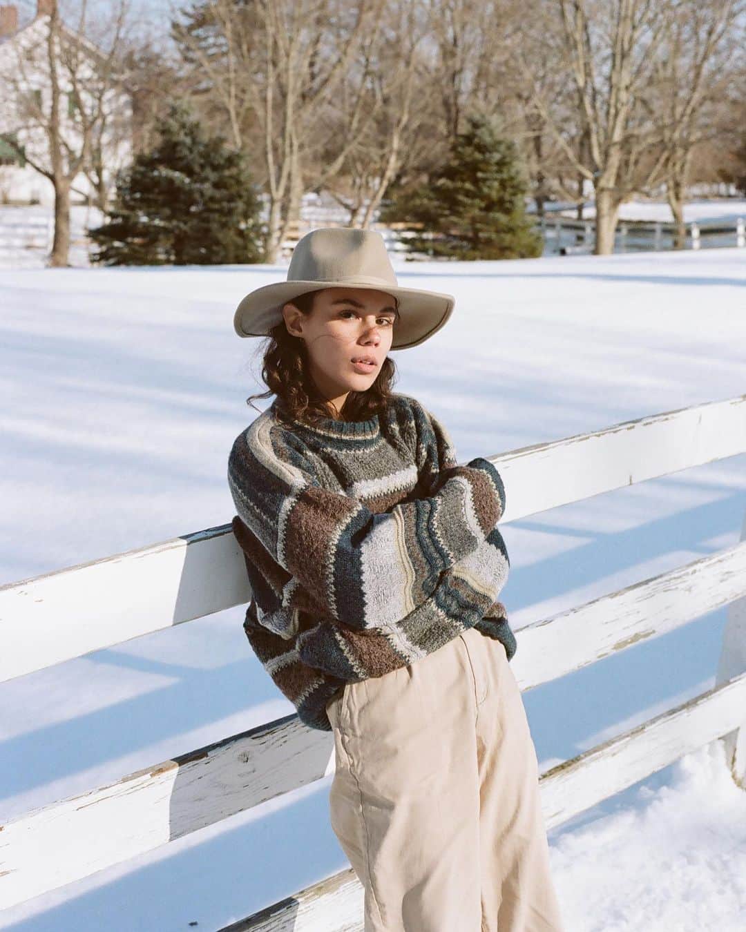 ブリクストンのインスタグラム：「Crafted for convenience. Our Packable Headwear is essential for every season.   Photo @josephrobertkrauss」