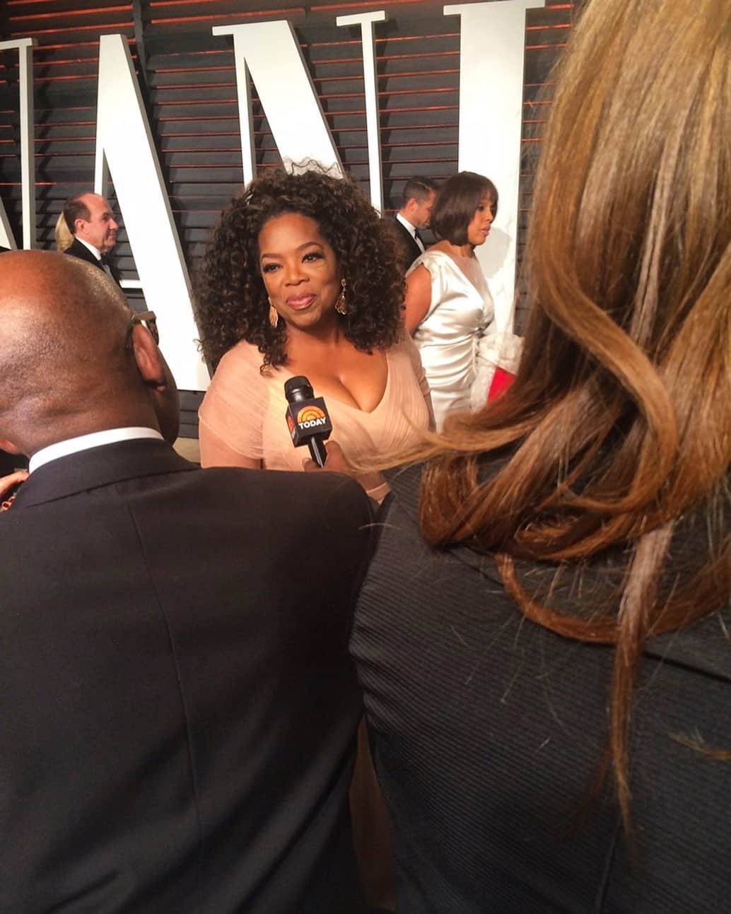 ミッチェル・コリンズさんのインスタグラム写真 - (ミッチェル・コリンズInstagram)「Happy 6th Anniversary to that time @AlRoker & I were shoulder2shoulder jockeying for @Oprah’s attention at the @VanityFair Oscar party.」2月23日 5時11分 - michcoll