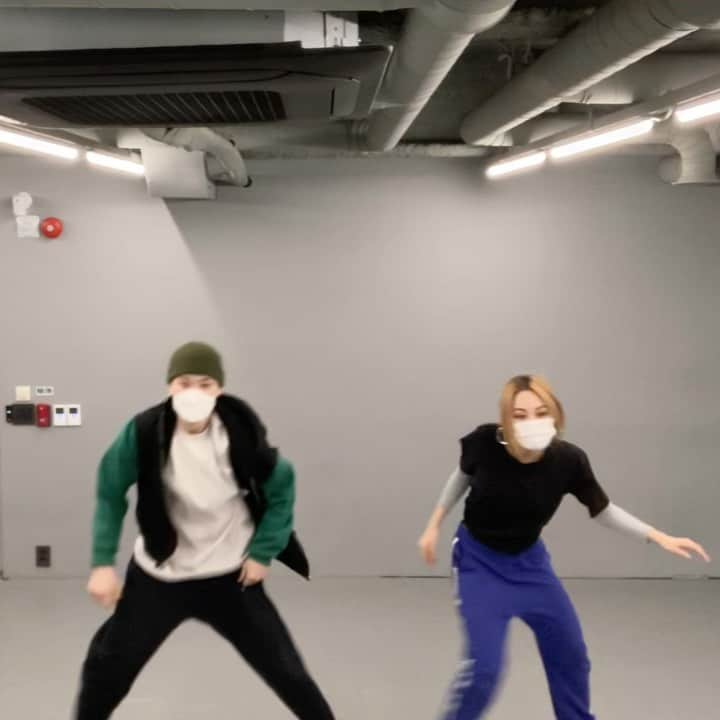 ZELO のインスタグラム：「번개 잼 😂 어딘가 고장난 데비 @debbytuo_」