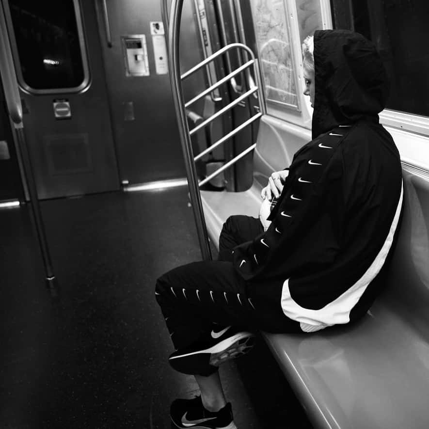 ソフィー・シュミットのインスタグラム：「Feels: Camp life during covid time has me sitting in my room alone like... where is everyone, am I missing a meeting, what time is the next meeting, when is the next meal, what day is it...???」