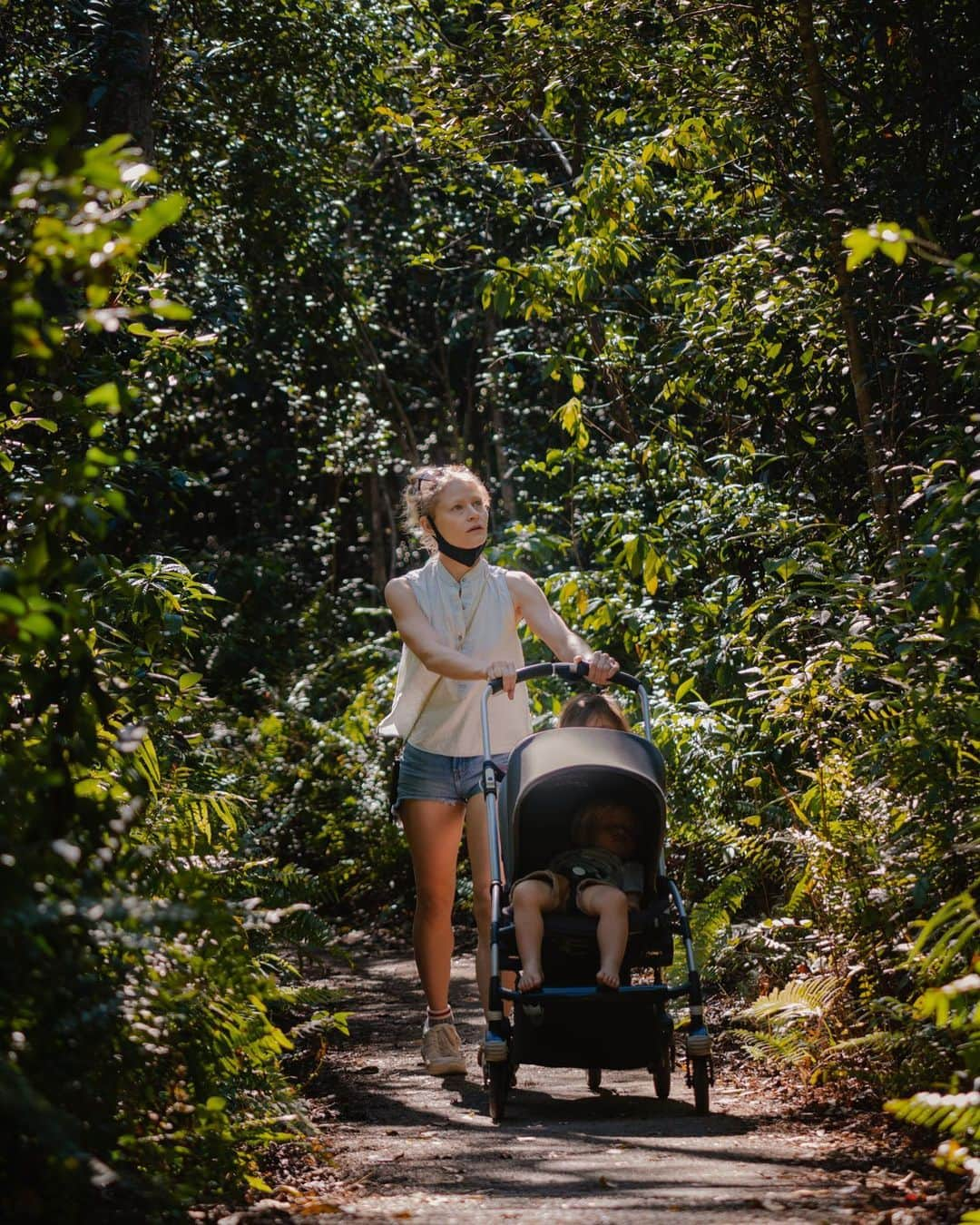 エミリー・デ・レイヴィンのインスタグラム：「Well, “I went back”. But with a stroller & extra kid this time😉.  Not really, but wow this place reminded me of “the Island”. So beautiful. So untouched. So rich in flora & fauna.  🐊 🦅 🌺 🍃 We HAVE to go back though. For REAL though! Who would watch a #LOST movie if they ever made one?!! 🏝   📸 @eb.photogeography  #rvlife #lifeontheroad #everglades #thegreatoutdoors #mumlife #momlife #toddlerlife #kidlife #wehavetogoback」