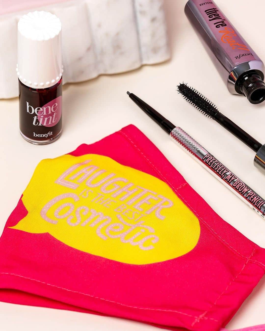 Benefit Cosmeticsのインスタグラム：「When your mask matches your makeup 💄✨ Get Benetint Lip & Cheek Stain, They're Real! Lengthening Mascara, Precisely, My Brow Eyebrow Pencil AND a pack of 3 face masks for just $68 ($17 savings!) only on benefitcosmetics.com! Just add all four items to cart and use code: MASKUP 💕」