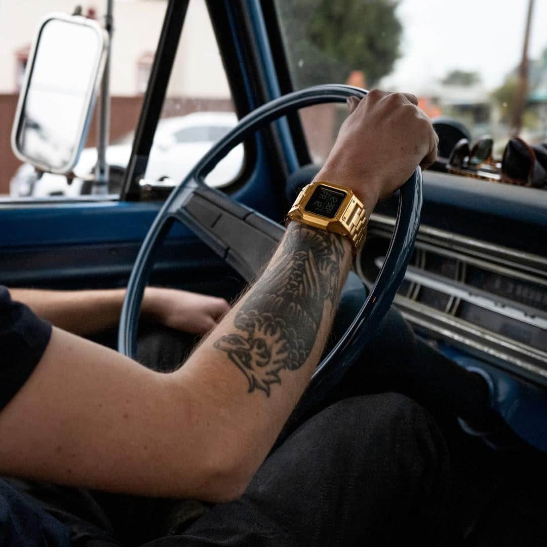 ニクソンのインスタグラム：「Here we have @sheasjoberg making a bold statement without giving anything up. This just proves that alloy can be your ally. #Nixon #Regulus」