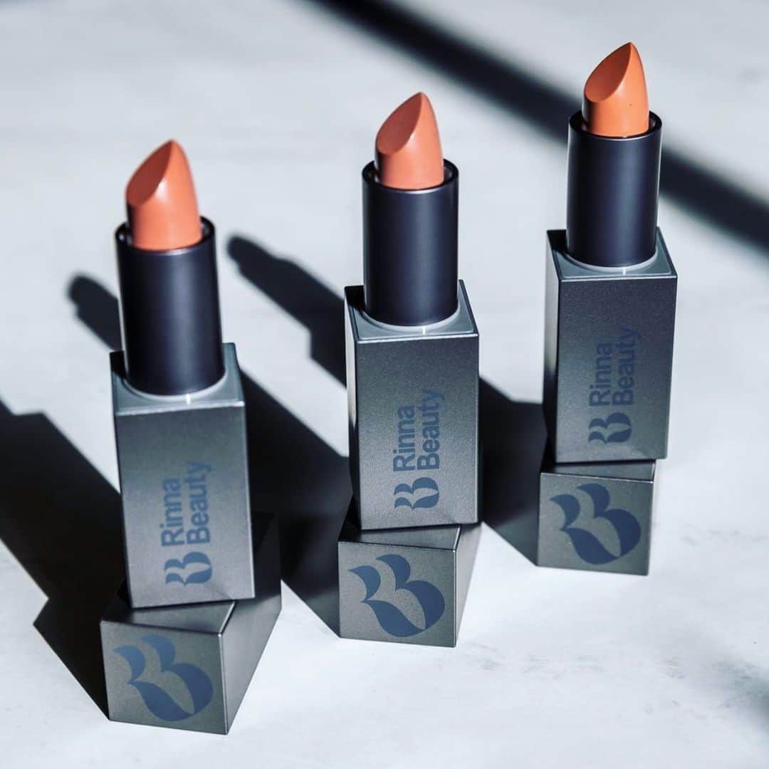 リサ・リナのインスタグラム：「They’re Back!!!!!!!!! 💋💋💋💋 Rose All Day, Troublemaker, Pucker Up Bitch All back in stock. Shop Now Rinnabeauty.com link in bio 💄💄💄」