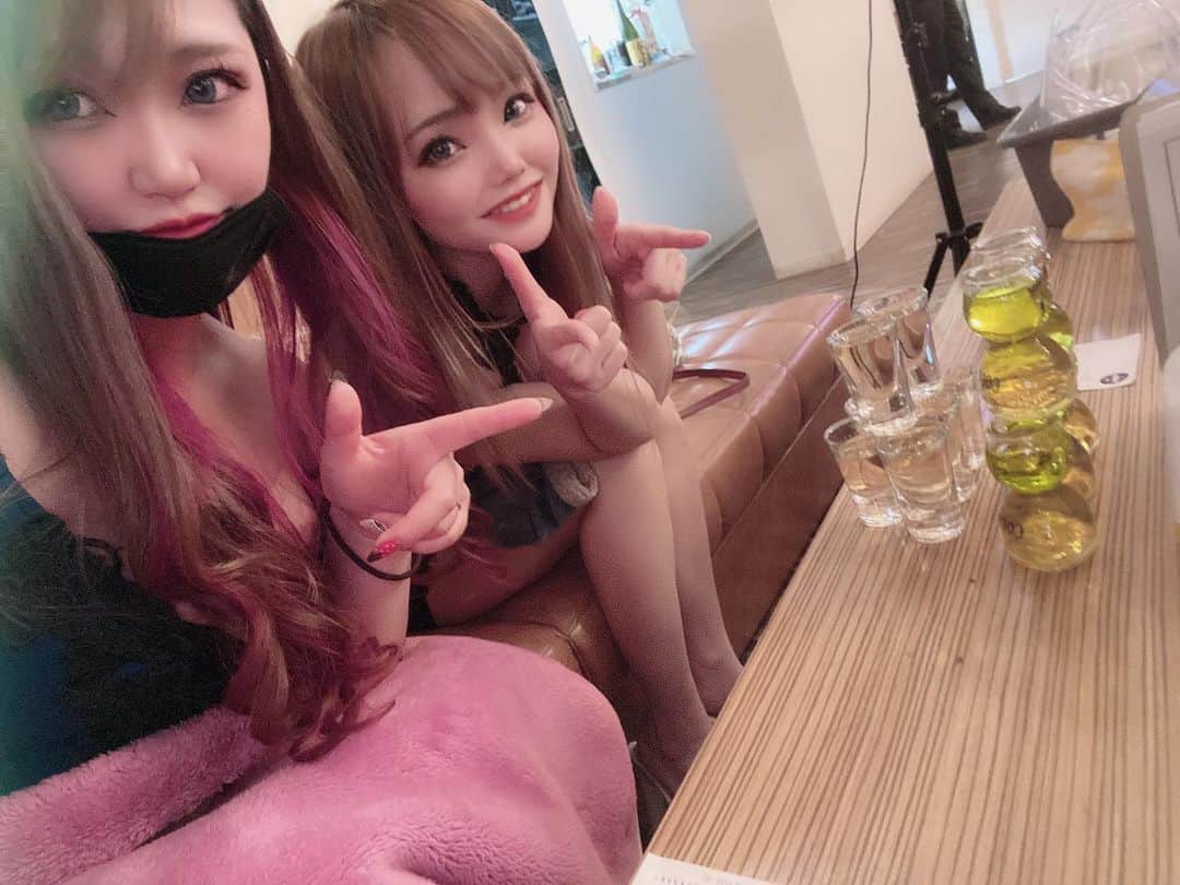 みくるんのインスタグラム：「レガリア待機の治安の悪さは最強❤️ 毎日楽しい😩💕 だが、最近酒雑魚ーーー . .  #tiktok #ティックトック  #ギャル #君津 #千葉県 #キャバ嬢 #キャバクラ  #体入 #ポケパラ #ホスト #コスプレ #風俗 #風俗嬢 #シャンパン #アルマンド #谷間 #fカップ #おっぱいちゃん #ケツスタグラム  #お酒好きな人と繋がりたい #お酒好き女子 #お酒好き #いいね返し #いいねした人全員フォローする #いいねした人で気になった人フォロー #フォロー歓迎 #フォロー返します #フォローバック率100  #followforfollowback #follow4like」