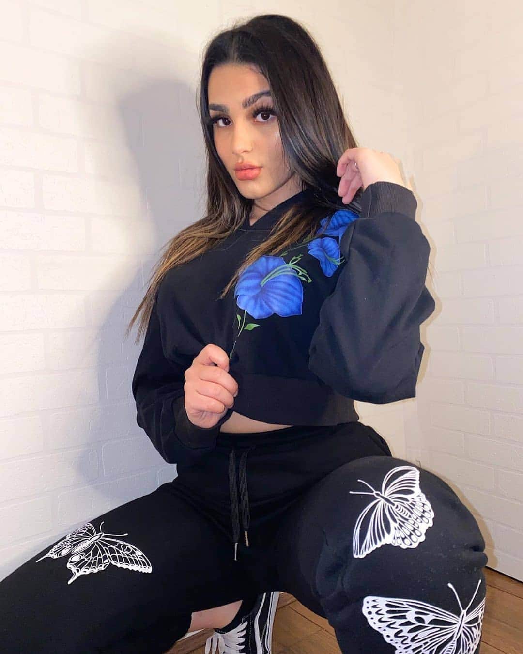 SHEINのインスタグラム：「In love with this set from the SHEIN X Juan Carlos Angleró collection! 💙 @angleronewyork  @itz.helia #SHEINgals #SHEINstyle #SHEINSS21 #SHEINX」