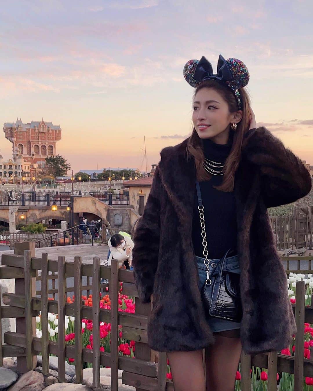 のインスタグラム：「🪐💘💭 ㅤㅤㅤㅤㅤㅤㅤㅤㅤㅤㅤㅤㅤ ㅤㅤㅤㅤㅤㅤㅤㅤㅤㅤㅤㅤㅤ いきたいいきたい夢の国。 チケットあるのに予定日 いけなくて日付変更したいのに 予約幅も狭くなったから中々 空きが出なくて毎回必死。笑 ㅤㅤㅤㅤㅤㅤㅤㅤㅤㅤㅤㅤㅤ タイツの付け根部分の少し 見えてるね。笑　 ㅤㅤㅤㅤㅤㅤㅤㅤㅤㅤㅤㅤㅤ ㅤㅤㅤㅤㅤㅤㅤㅤㅤㅤㅤㅤㅤ  #Disney #ディズニーシー #ディズニー #ディズニーコーデ #disneysea」